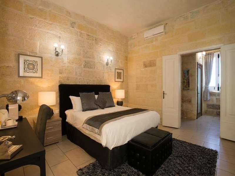Julesy'S Bnb Hotel Cospicua Buitenkant foto