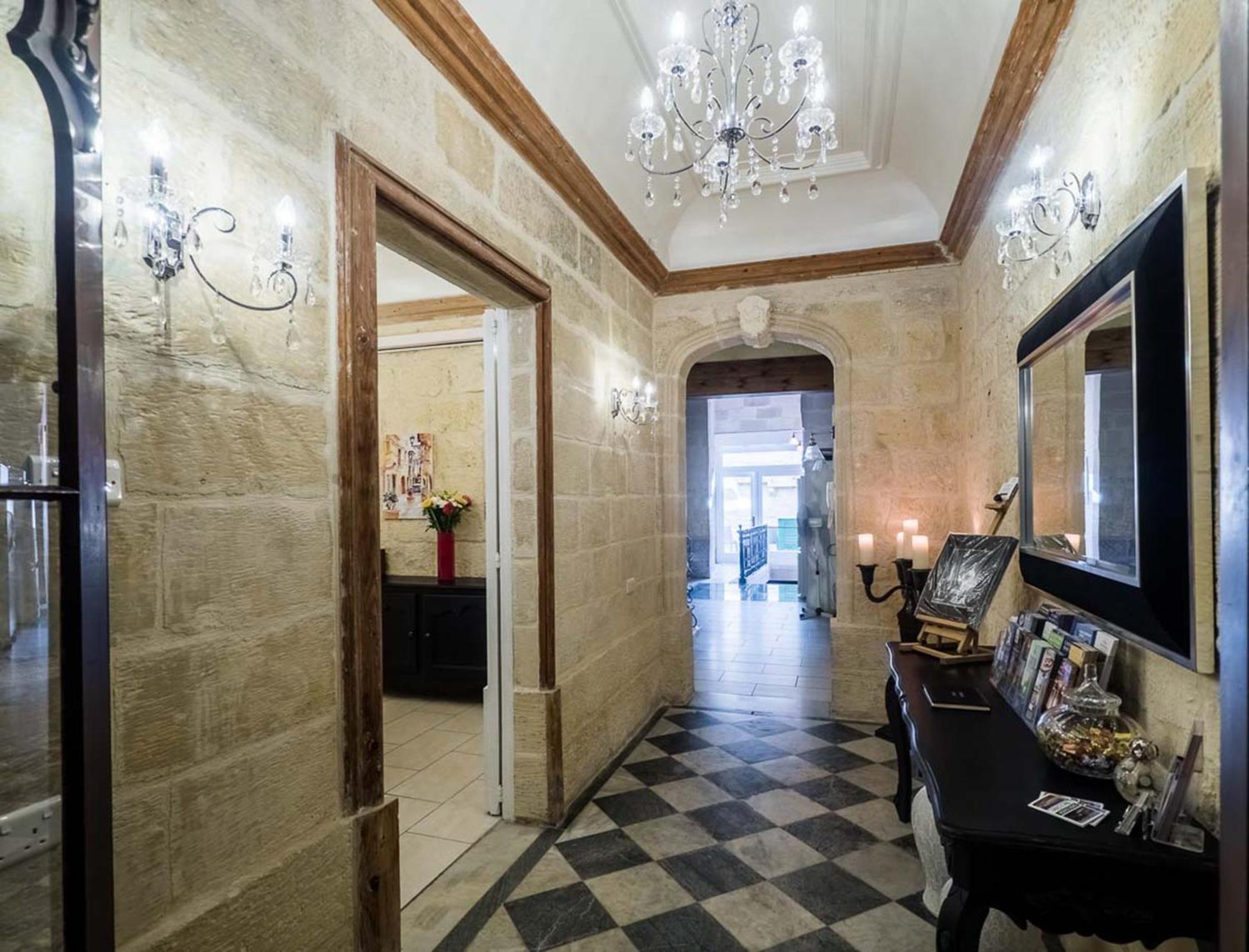 Julesy'S Bnb Hotel Cospicua Buitenkant foto